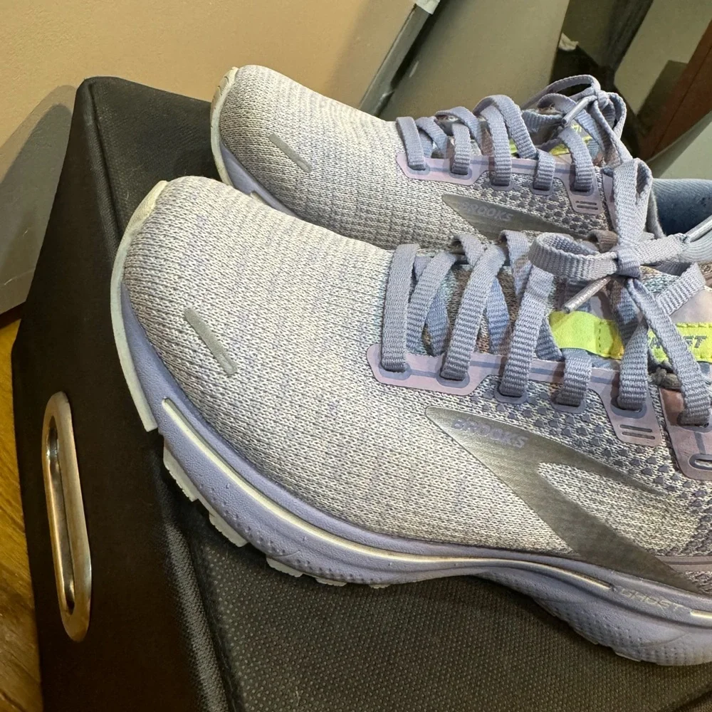 Brooks running sneakers - Picture 2 of 7